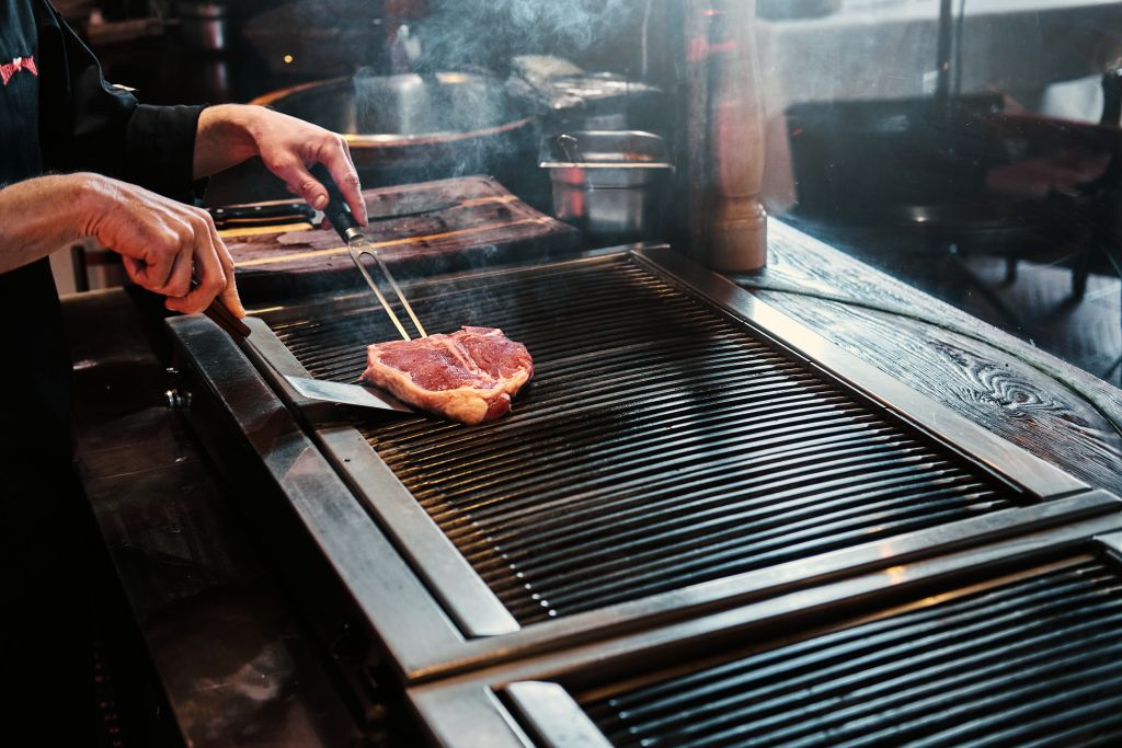 How to Open and Operate a BBQ Restaurant in the Kitchen